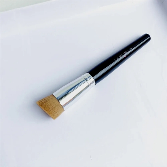 Laura Geller Other - Laura Geller Liquid Liquid Angled Foundation Brush Brand New